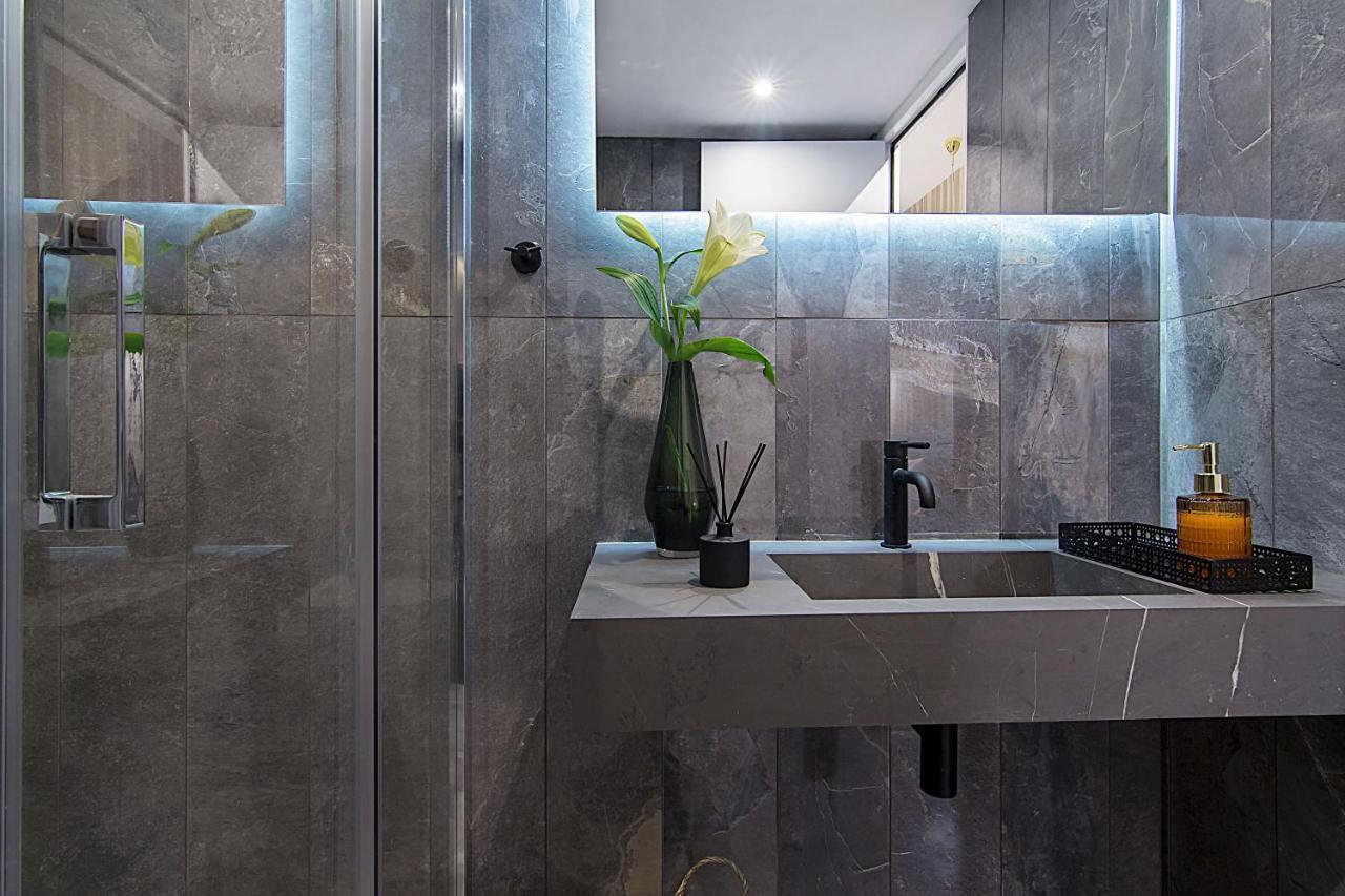 Athens Imperial Suites - Luxury Living Exterior photo